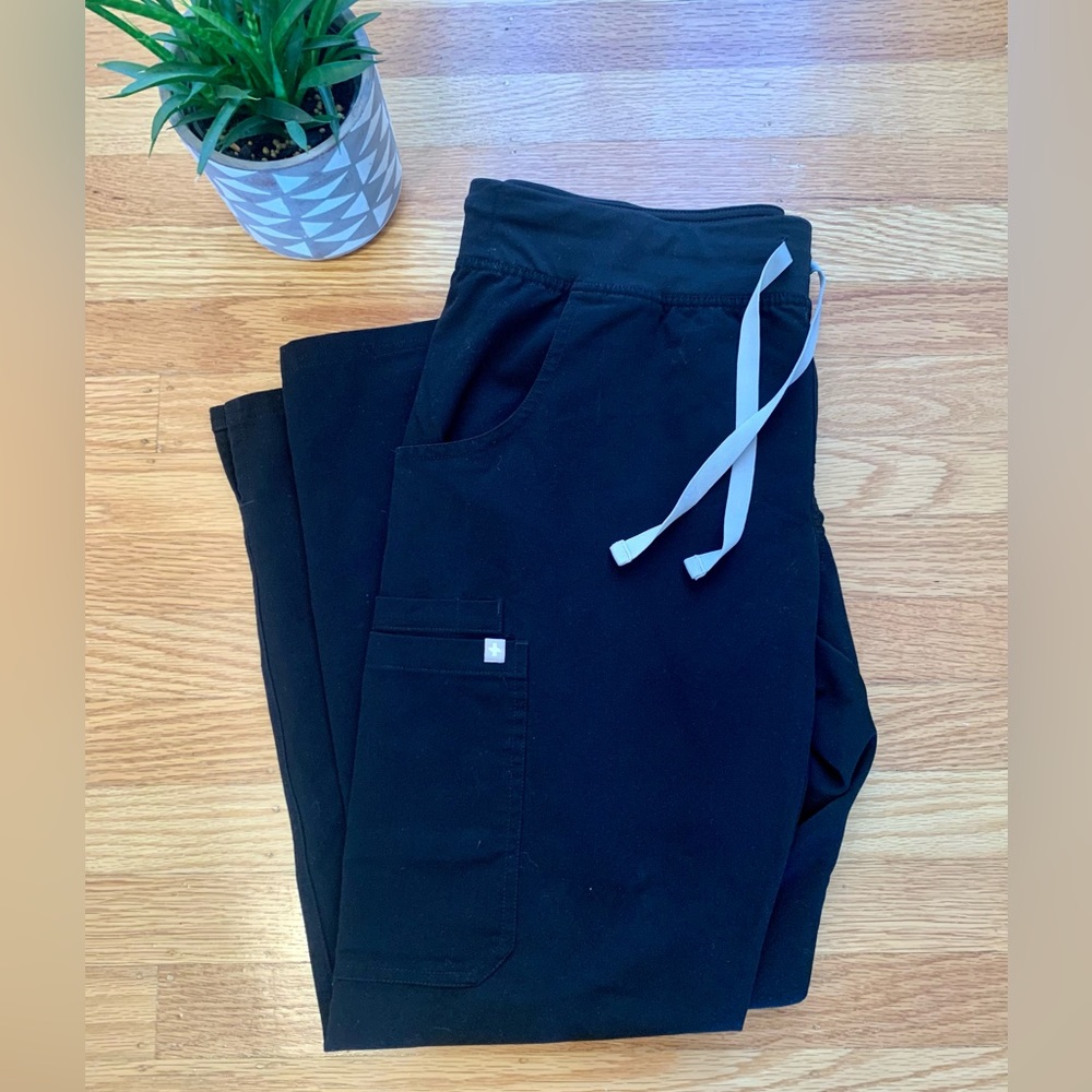 Figs Livingston pants, black, size petite medium